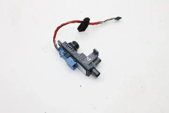 Tesla Model Y (2019 - 2024) 110061900C Боковая камера в крыле — фото 4