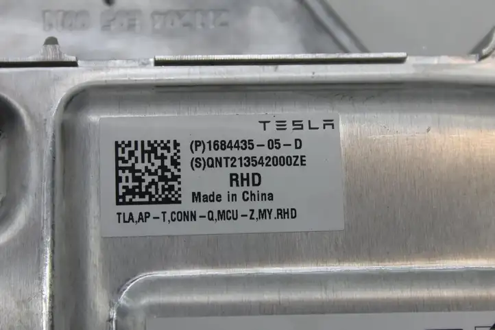 Tesla Model Y (2019 - 2024) 168443505D Прочие блоки управления — фото 24