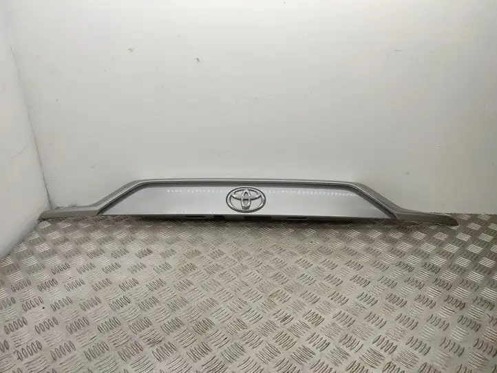 Toyota RAV 4 (XA50) (2018 - ) 7680142240 Подсветка номера — фото 1