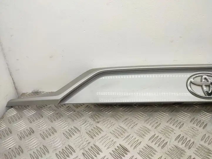 Toyota RAV 4 (XA50) (2018 - ) 7680142240 Подсветка номера — фото 3