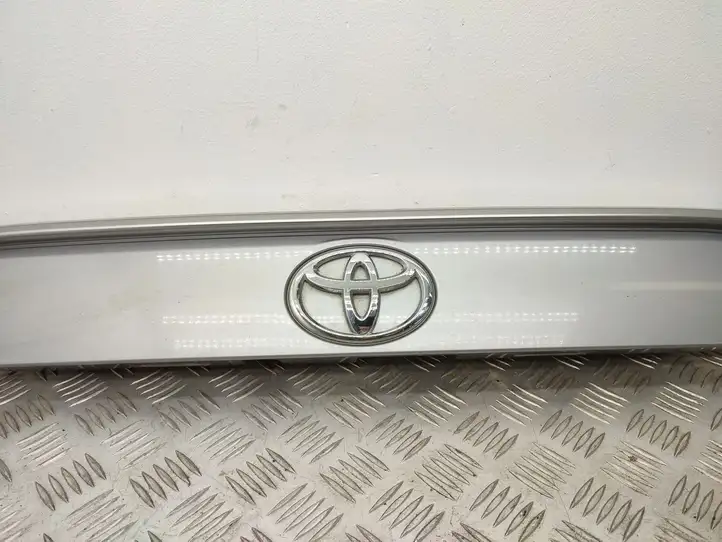 Toyota RAV 4 (XA50) (2018 - ) 7680142240 Подсветка номера — фото 6