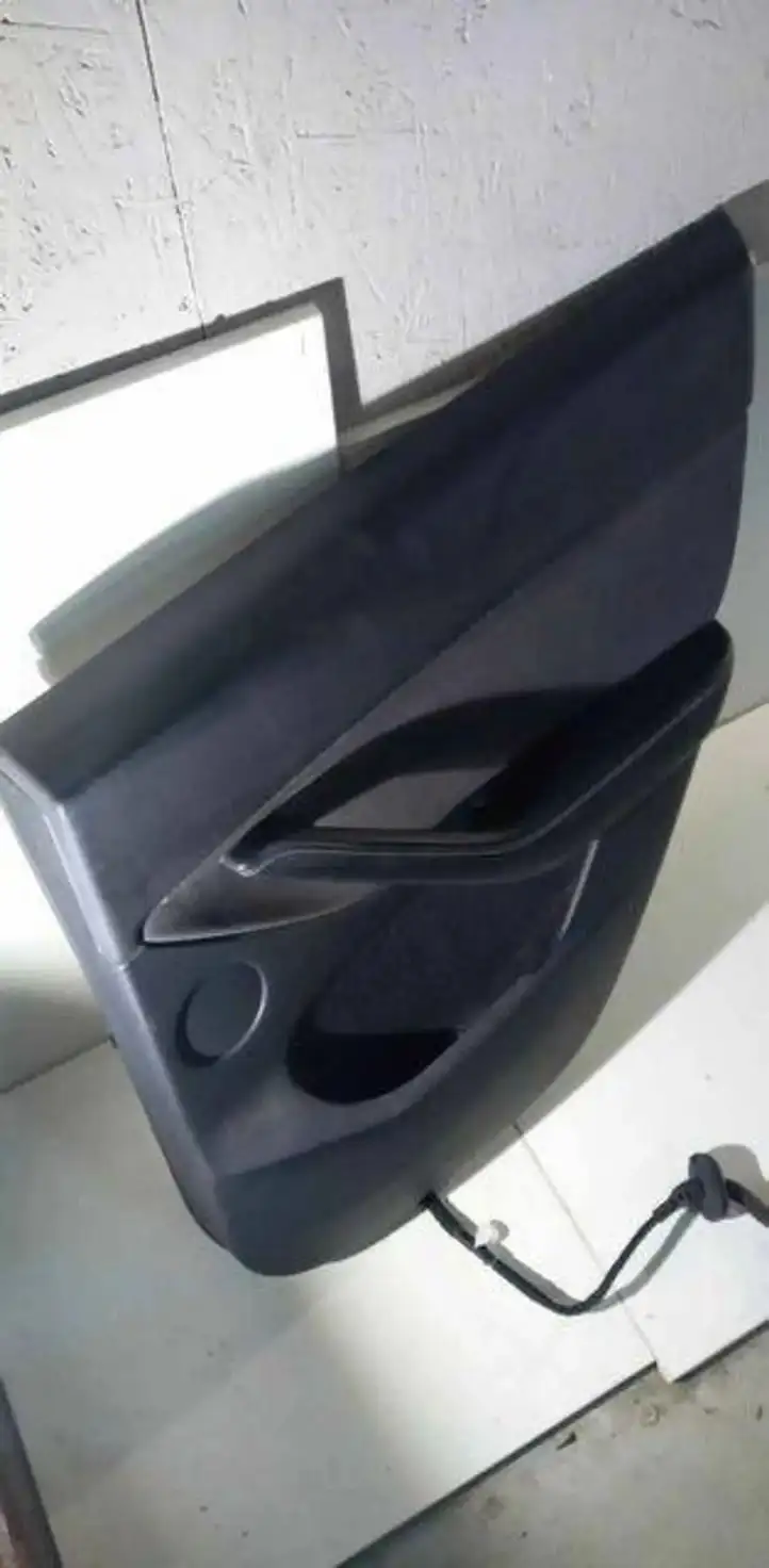Tesla Model Y (2019 - 2024) 169729701D Обшивка задней двери — фото 1