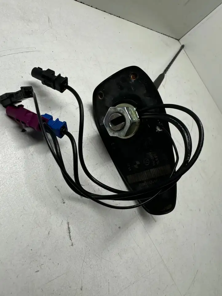 BMW 1 E81 E87 (2004 - 2011) 6925359 Крышка GPS-антенны — фото 3