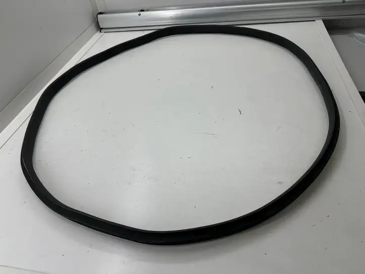 Tesla Model Y (2019 - 2024) 149767591D Уплотнитель кузова — фото 1