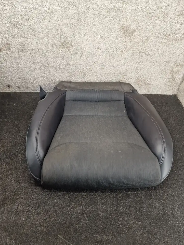 Tesla Model S (2021 - ) 111908900C Нижняя часть сиденья водителя — фото 1