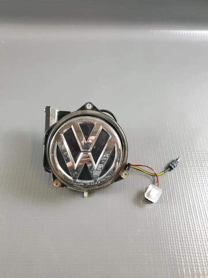 Volkswagen Golf VII (2013 - 2019) 5G0827469C Ручка багажника с камерой — фото 1