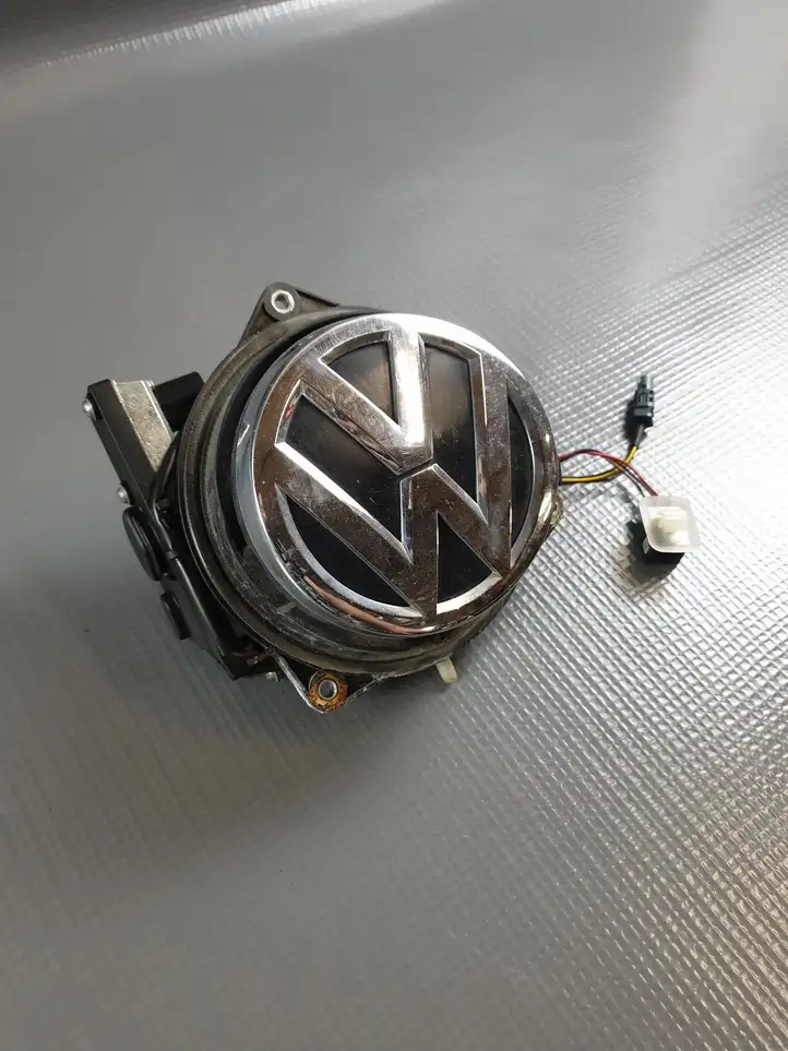Volkswagen Golf VII (2013 - 2019) 5G0827469C Ручка багажника с камерой — фото 2