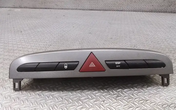 Peugeot 308 (2007 - 2013) 03069010 Включатель аварийных фонарей — фото 1
