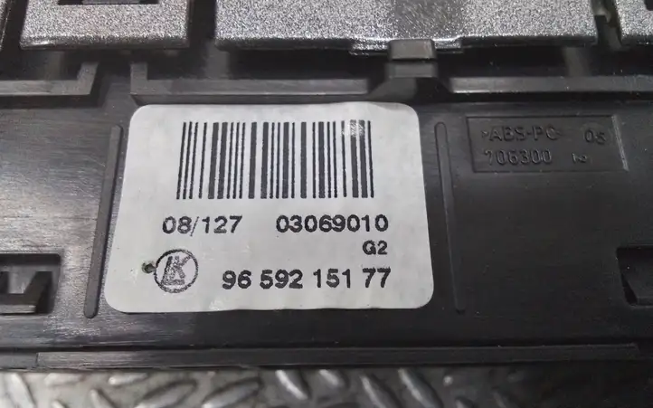 Peugeot 308 (2007 - 2013) 03069010 Включатель аварийных фонарей — фото 2