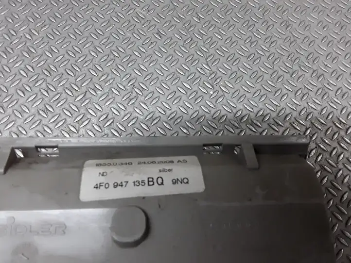 Audi A6 S6 C6 4F (2004 - 2008) 4F0947135 Передняя подсветка — фото 3