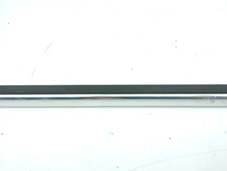 Volkswagen PASSAT B5.5 (2001 - 2005) 3B4839477A Накладка стекла задней двери — фото 2