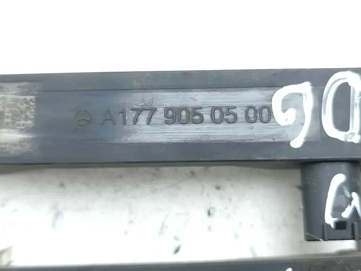 Mercedes-Benz EQA (2021 - ) A1779050500 Антенна системы Keyless — фото 2