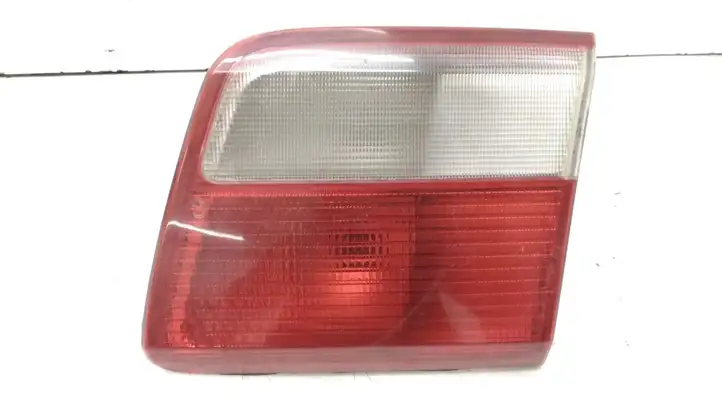 Opel Omega B2 (1999 - 2004) 62257 Задний фонарь в крышке багажника — фото 1