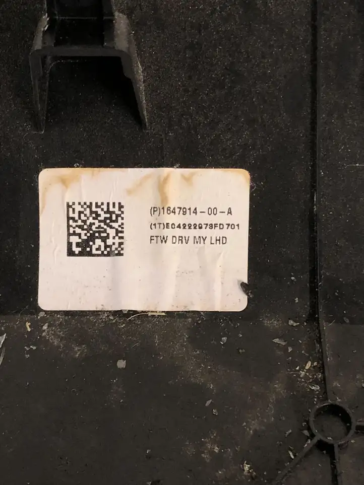 Tesla Model Y (2019 - 2024) 164791400A Нижняя отделка панели приборов — фото 2
