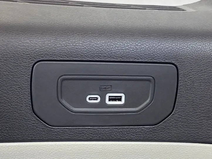 Jeep Grand Cherokee WL (2021 - ) Боковая обшивка багажника — фото 12