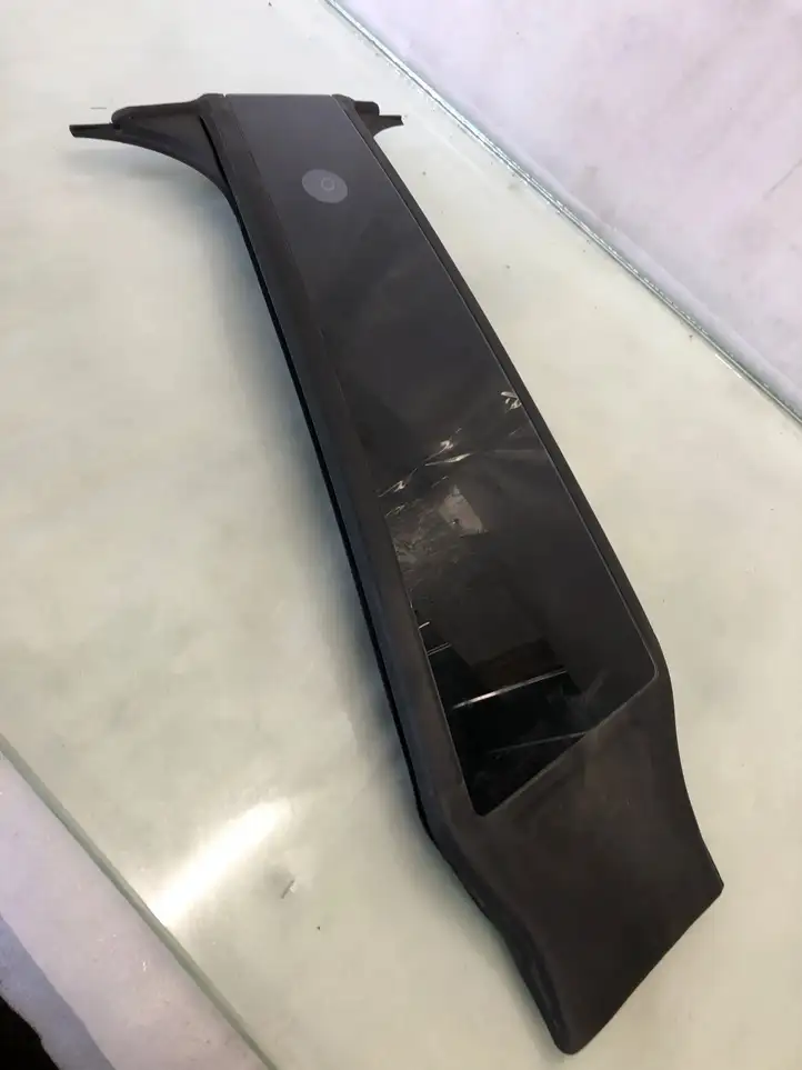 Tesla Model Y (2019 - 2024) 149424000a Прочая отделка передней двери — фото 1