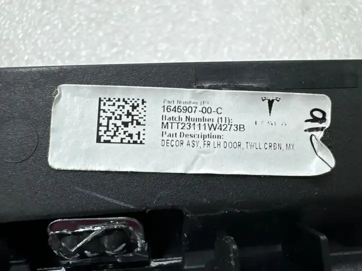 Tesla Model X (2015 - 2021) 164590700C Прочая отделка передней двери — фото 2