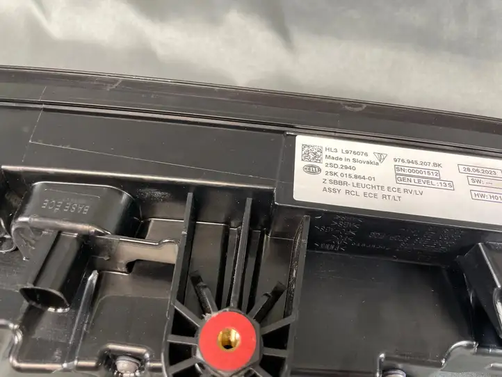 Porsche Panamera (971) (2020 - ) 976945207BK Задний фонарь в крышке багажника — фото 2