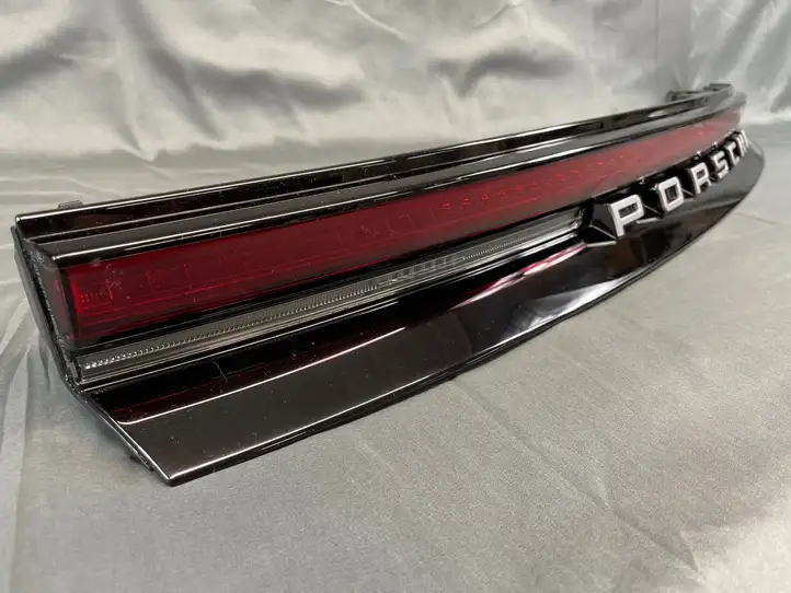 Porsche Panamera (971) (2020 - ) 976945207BK Задний фонарь в крышке багажника — фото 7