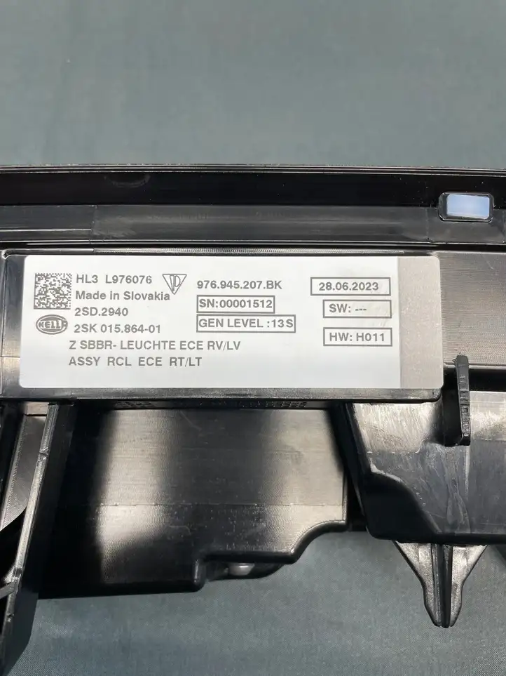 Porsche Panamera (971) (2020 - ) 976945207BK Задний фонарь в крышке багажника — фото 9