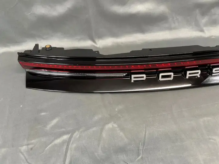 Porsche Panamera (971) (2020 - ) 976945207BK Задний фонарь в крышке багажника — фото 10