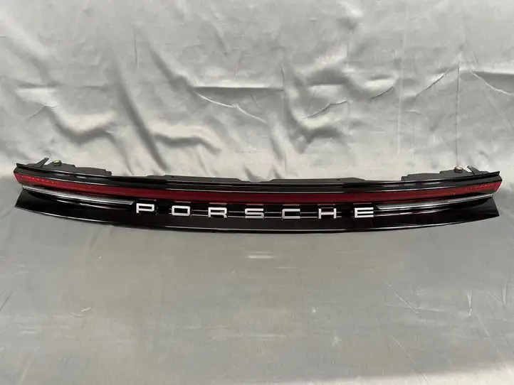 Porsche Panamera (971) (2020 - ) 976945207BK Задний фонарь в крышке багажника — фото 1