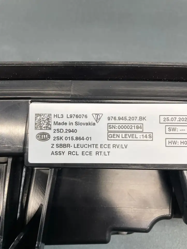 Porsche Panamera (971) (2020 - ) 976945207BK Задний фонарь в крышке багажника — фото 5