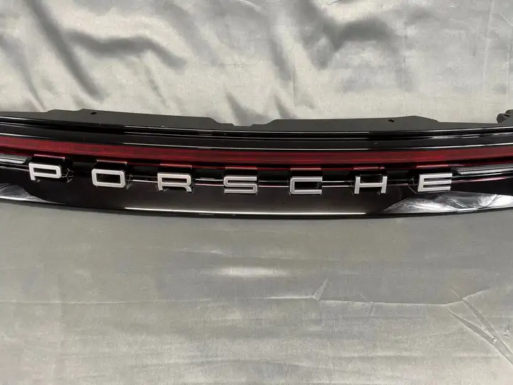 Porsche Panamera (971) (2020 - ) 976945207BK Задний фонарь в крышке багажника — фото 7