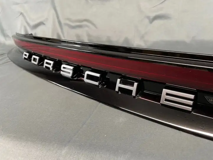 Porsche Panamera (971) (2020 - ) 976945207BK Задний фонарь в крышке багажника — фото 11