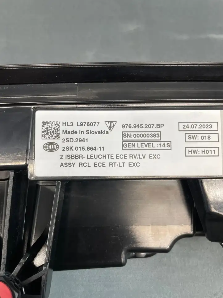 Porsche Panamera (971) (2020 - ) 976945207BP Задний фонарь в крышке багажника — фото 8