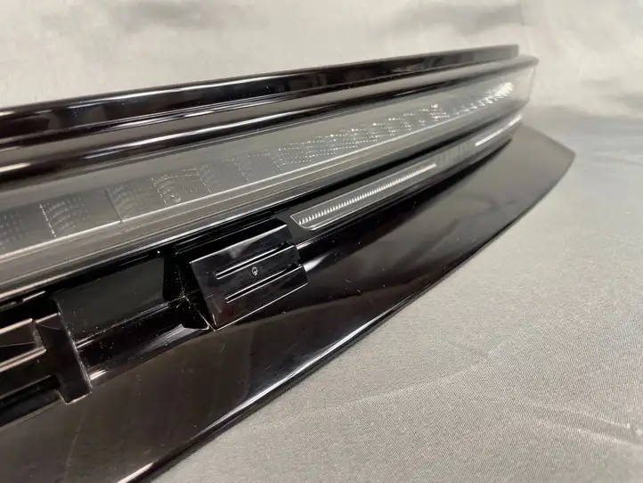Porsche Panamera (971) (2020 - ) 976945207BP Задний фонарь в крышке багажника — фото 12