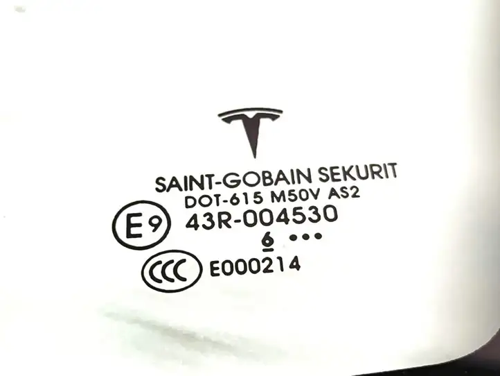 Tesla Model X (2015 - 2021) 1055205-00-D Форточка двери — фото 2