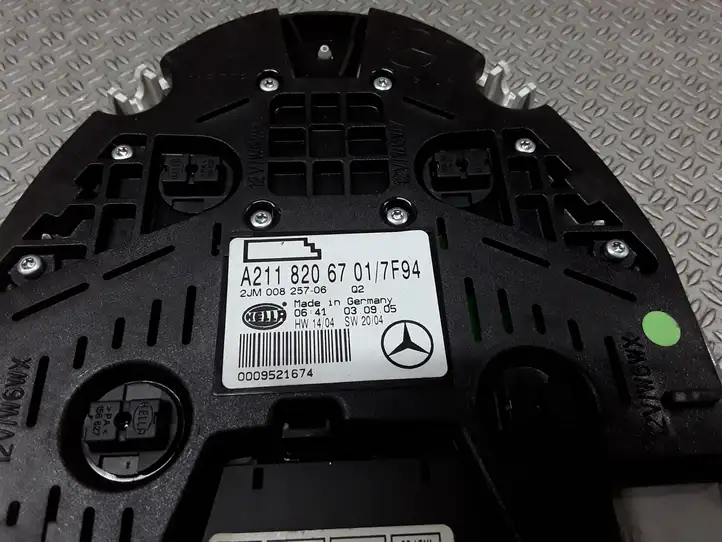 Mercedes-Benz E W211 (2002 - 2009) A2118206701 Передняя подсветка — фото 2