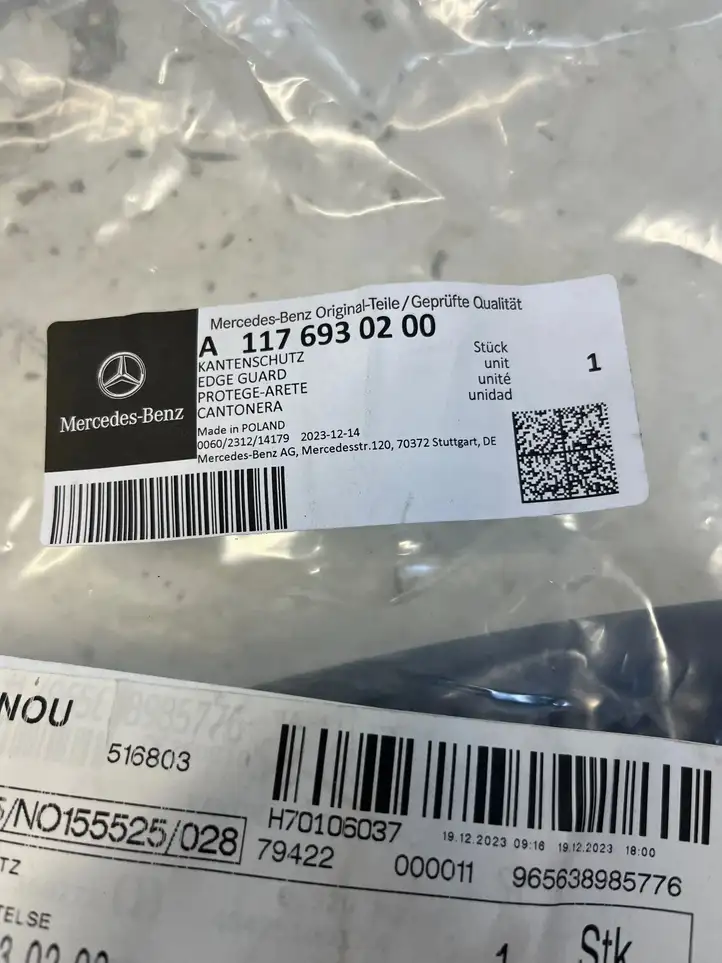 Mercedes-Benz CLA C117,X117,W117 (2013 - 2019) A1176930200 Уплотнитель багажной двери (кузов) — фото 3