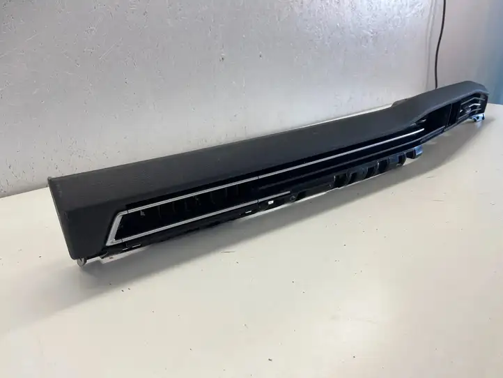 Volkswagen Golf VIII (2019 - ) 51751138 Боковой воздушный дефлектор — фото 3