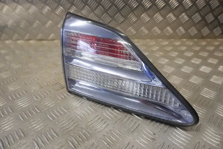 Lexus RX 330 - 350 - 400H (2008 - 2012) 8159148120 Задний фонарь в крышке багажника — фото 1