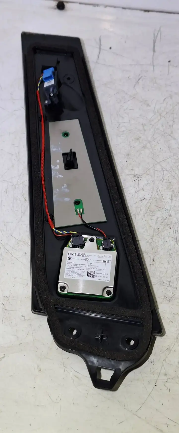 Tesla Model 3 (2017 - 2023) 1089773E Верхняя обшивка стойки B — фото 1