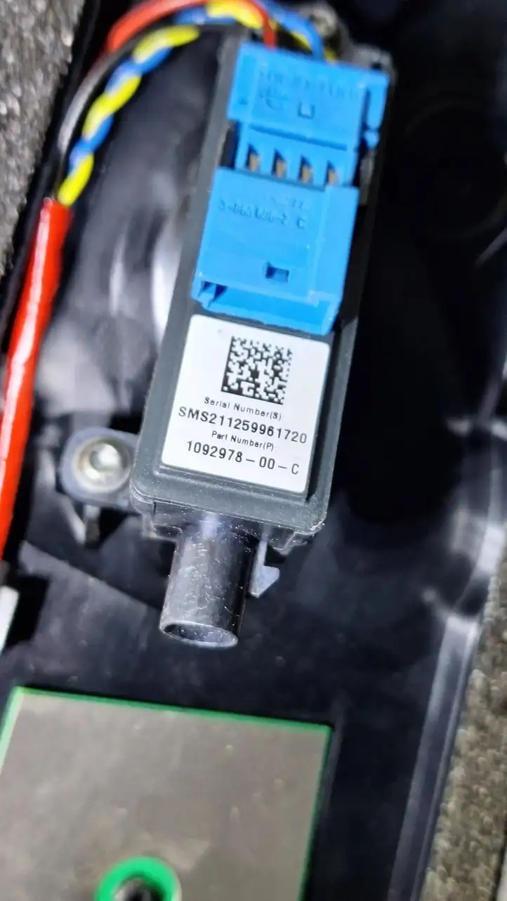 Tesla Model 3 (2017 - 2023) 1089773E Верхняя обшивка стойки B — фото 5