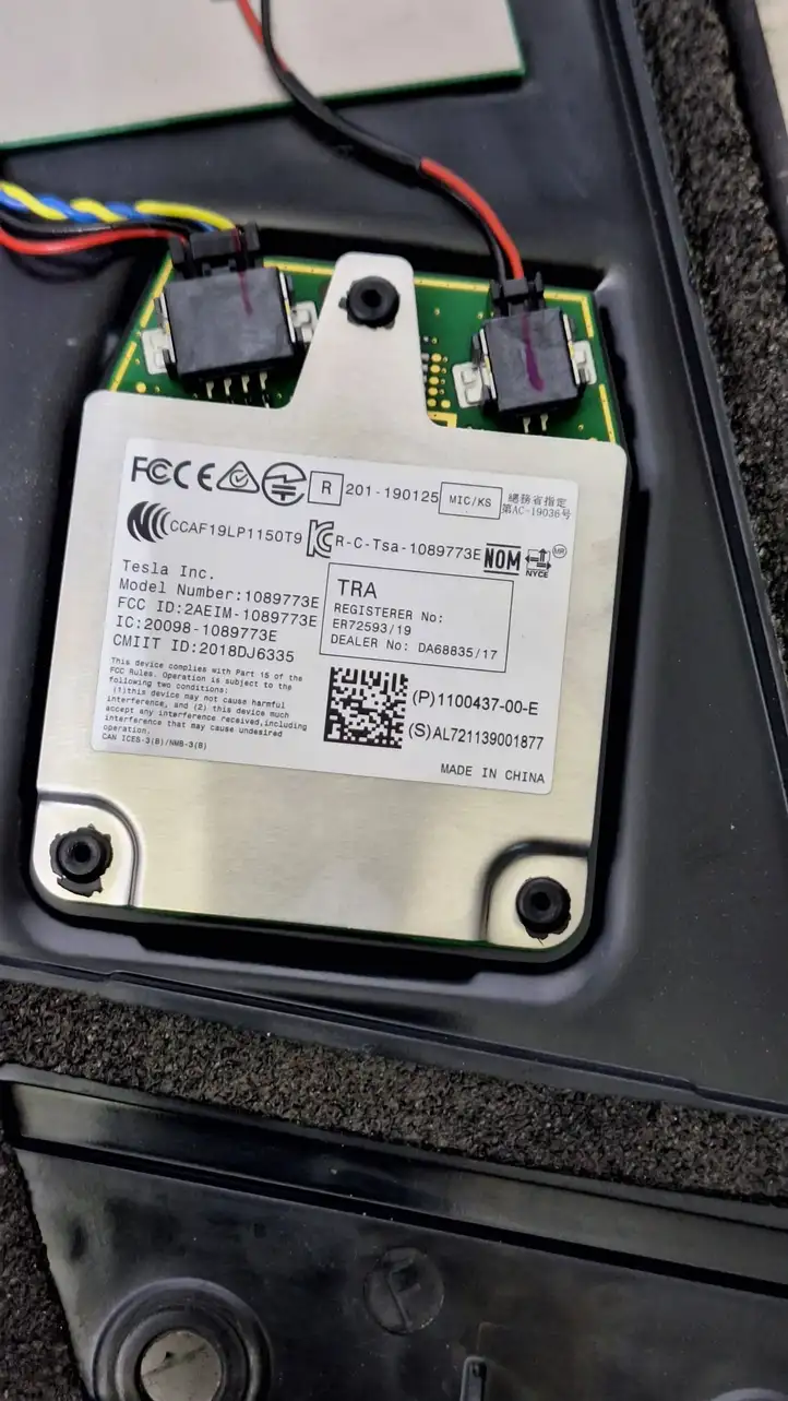 Tesla Model 3 (2017 - 2023) 1089773E Верхняя обшивка стойки B — фото 8