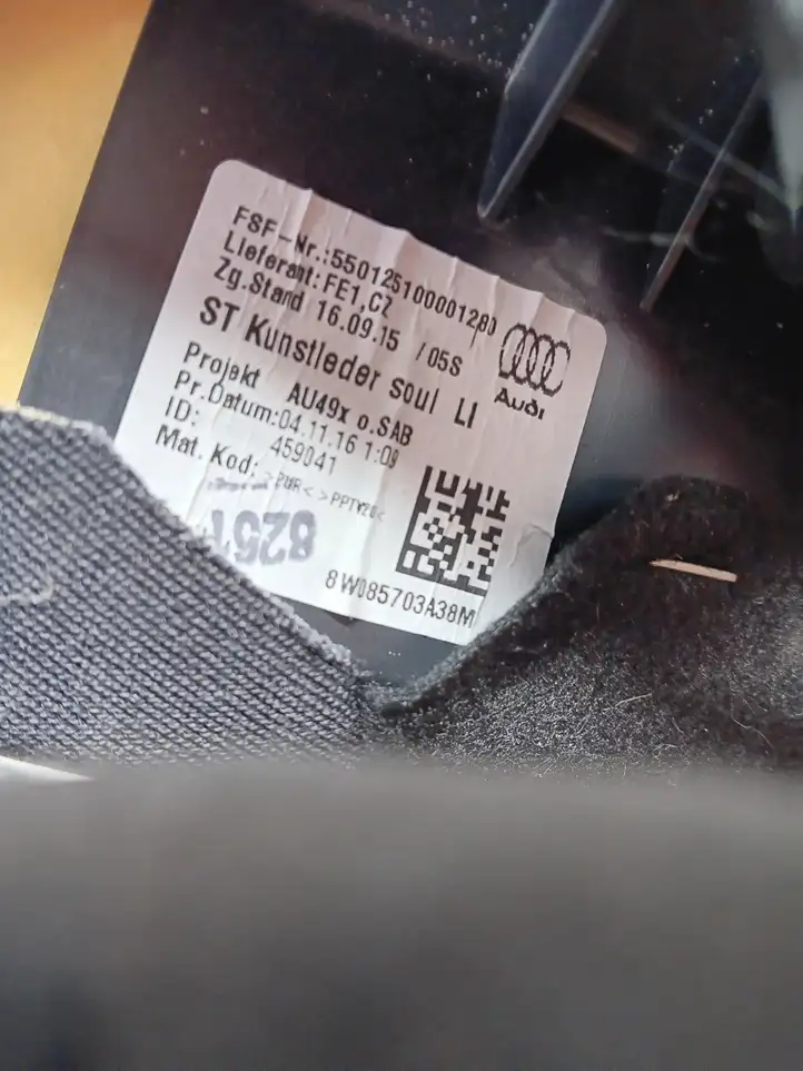 Audi A4 S4 B9 (2015 - 2019) 8W085703A Нижняя боковая отделка заднего сиденья — фото 2