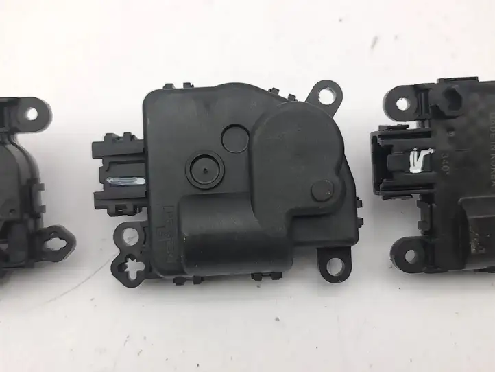 Ford Kuga III (2020 - ) AA1138004790 Двигатель задвижки потока воздуха — фото 3