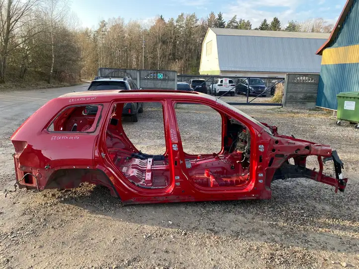 Jeep Grand Cherokee (2010 - 2021) Кузов — фото 4