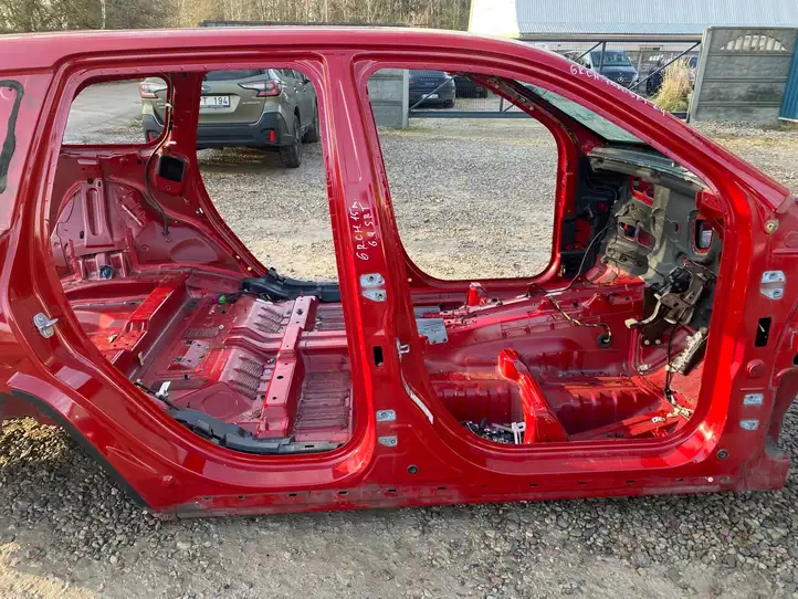 Jeep Grand Cherokee (2010 - 2021) Кузов — фото 10