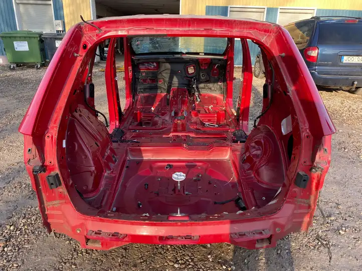 Jeep Grand Cherokee (2010 - 2021) Кузов — фото 11