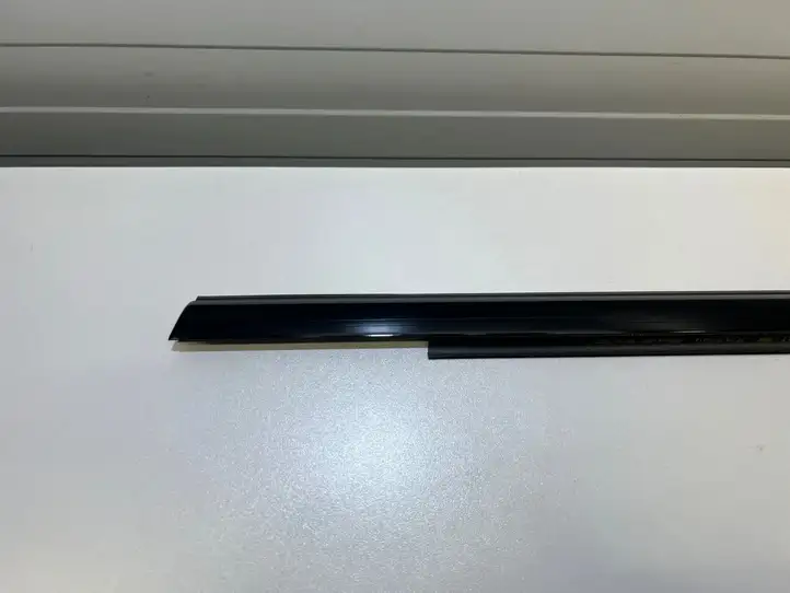 Audi A4 S4 B9 (2015 - 2019) 8W0853763 Накладка стекла задней двери — фото 5