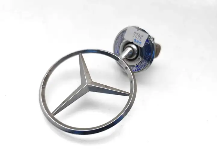 Mercedes-Benz C W203 (2000 - 2007) Эмблема модели — фото 7