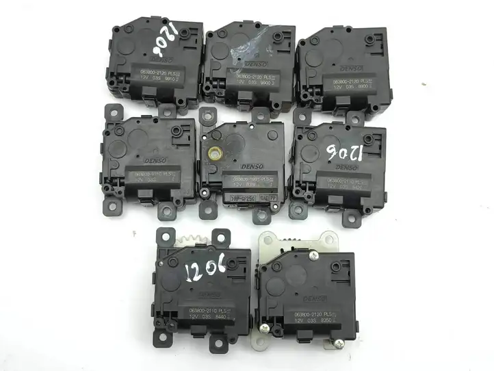 Lexus IS III XE30 (2013 - 2016) 0638002110 Двигатель задвижки потока воздуха — фото 1