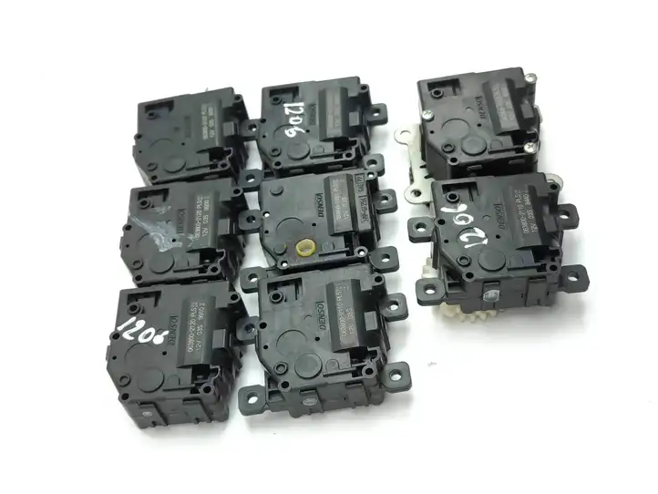 Lexus IS III XE30 (2013 - 2016) 0638002110 Двигатель задвижки потока воздуха — фото 4