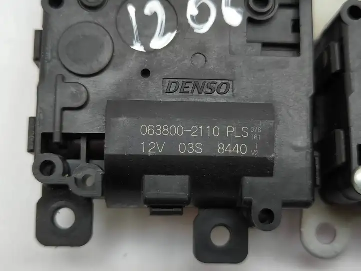 Lexus IS III XE30 (2013 - 2016) 0638002110 Двигатель задвижки потока воздуха — фото 6