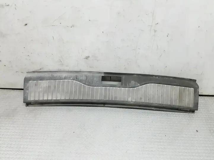 Opel Zafira B (2003 - 2006) 322225228 Отделка порога багажника — фото 1